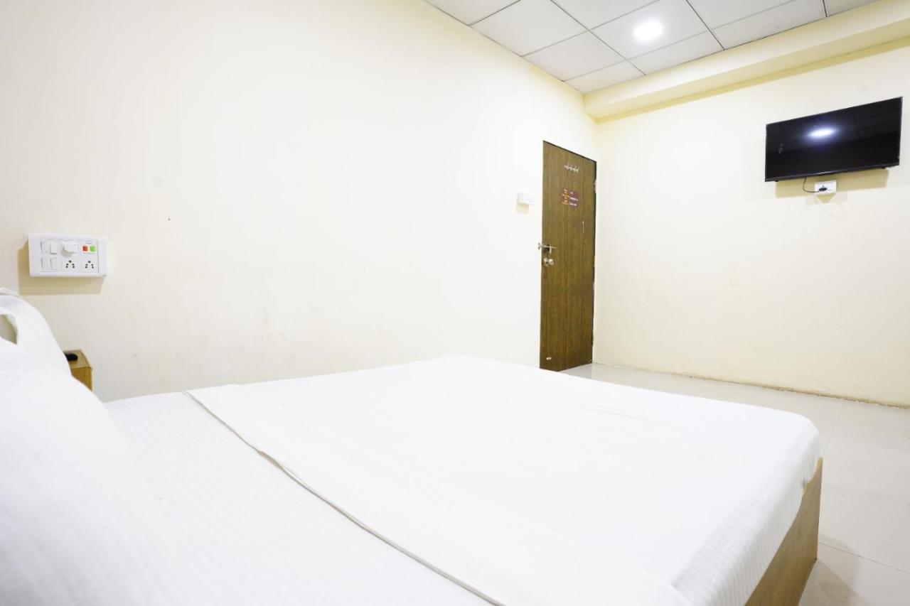 Infinity Rooms & Banquet Surat Exterior foto
