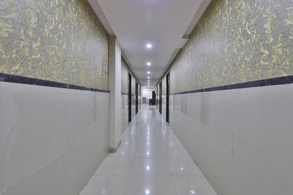 Infinity Rooms & Banquet Surat Exterior foto